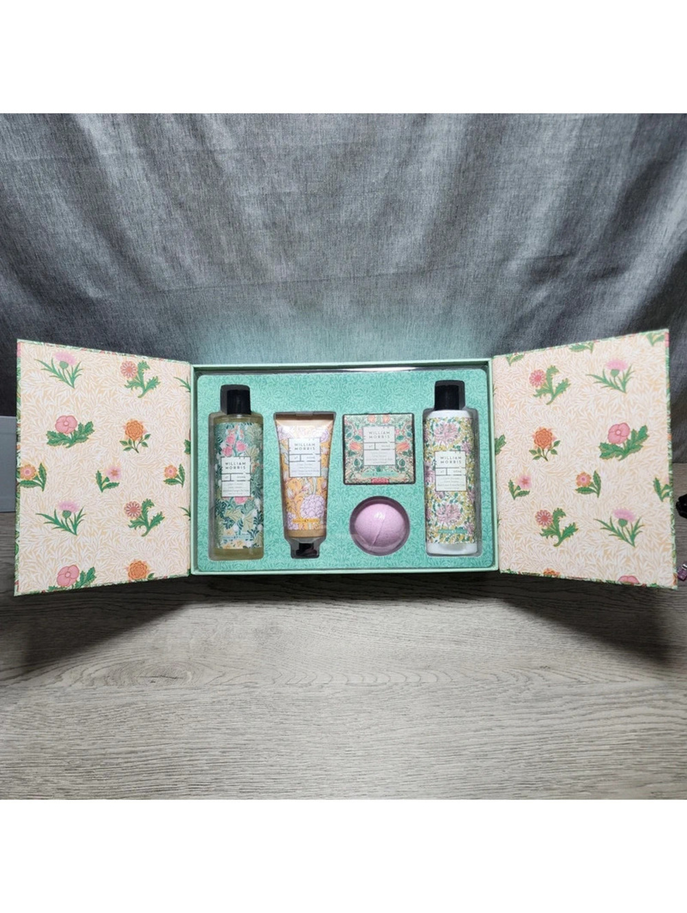William Morris at Home Rose Scented Luxury Body Care Gift Set